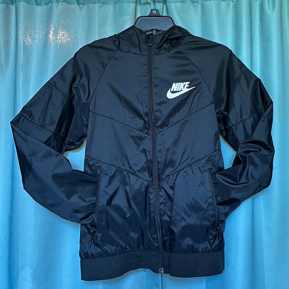 Black Nike Windbreaker, kids medium